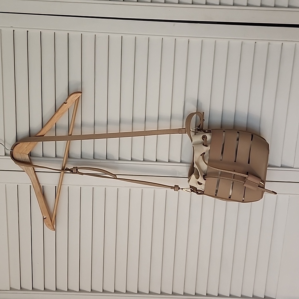 Small bucket bag no brand name in neutral colour